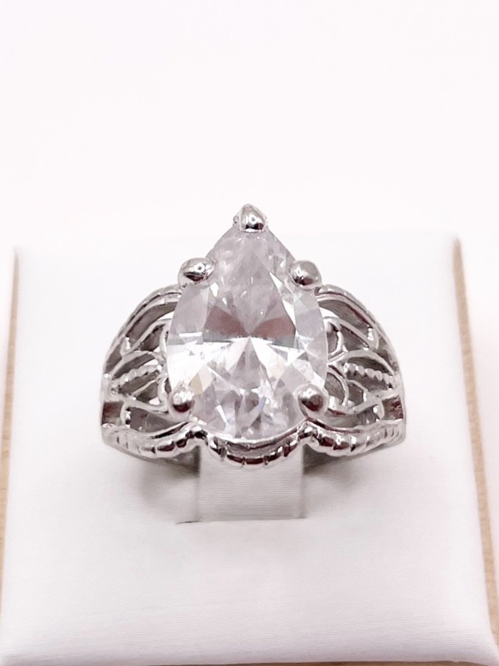 Size. 8 Sterling Silver Pear-Cut Clear CZ Statement Ring - Picture 4 of 11